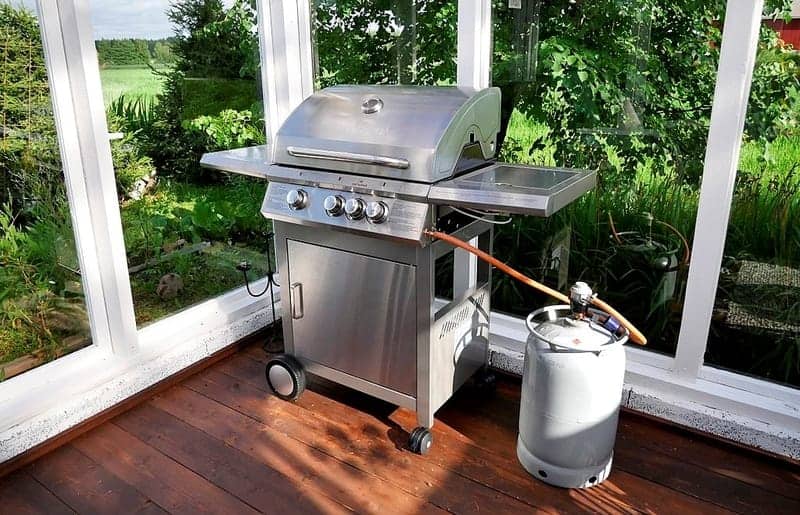 How to Connect a Propane Tank to a Grill